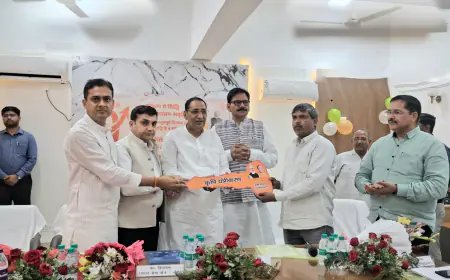 Noida News : प्रदेश सरकार के 9 वर्ष पूर्ण होने पर कलेक्ट्रेट परिसर में लगाई उपलब्धियों की प्रदर्शनी