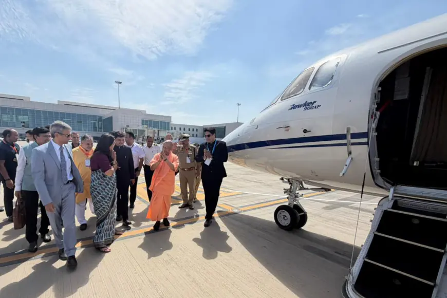 Noida News : जेवर एयरपोर्ट से पहली उड़ान:  राजकीय विमान से सीएम और गवर्नर ने लखनऊ तक की यात्रा