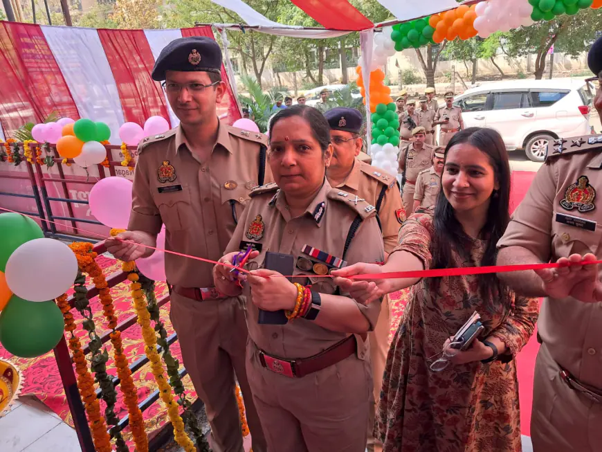 Noida News : महिला सुरक्षा सुदृढ़: पुलिस आयुक्त ने किया 28 वें पिंक बूथ का उद्घाटन