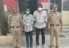 Noida News : राह चलते लोगों को नकली नोटों की गड्डी दिखाकर जेवरात ठगने वाले दो गिरफ्तार