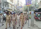 Noida News : हिंसक प्रदर्शन के बाद पटरी पर लौटी नोएडा की औद्योगिक इकाइयां, पुलिस ने किया जगह-जगह फ्लैग मार्च