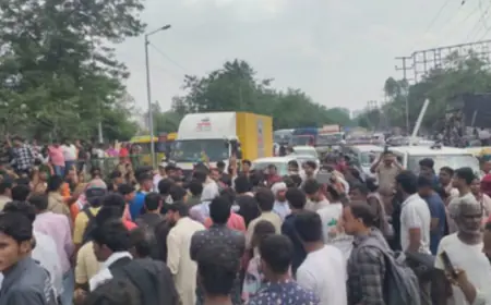 Ghaziabad News : 16 वीं मंजिल से गिरकर युवती की मौत का मामला: परिजनों ने अंतिम संस्कार से किया इनकार, सड़क पर लगाया जाम