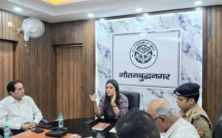 Noida News : श्रमिकों के आंदोलन के मद्देनजर जिलाधिकारी ने की उद्योगपतियों के साथ बैठक