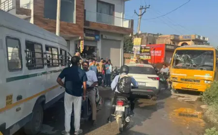 Dadri News : दो स्कूली बसें आपस में टकराई, सात बच्चे और चालक घायल