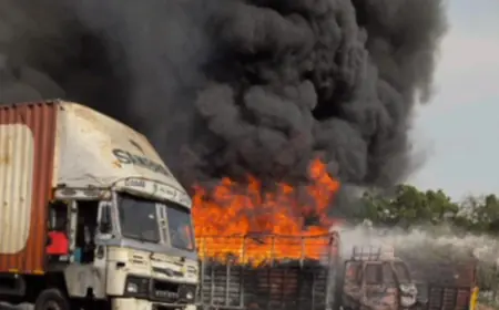 Greater Noida News : पार्किंग में खड़ी तीन वाहनों में लगी भयंकर आग