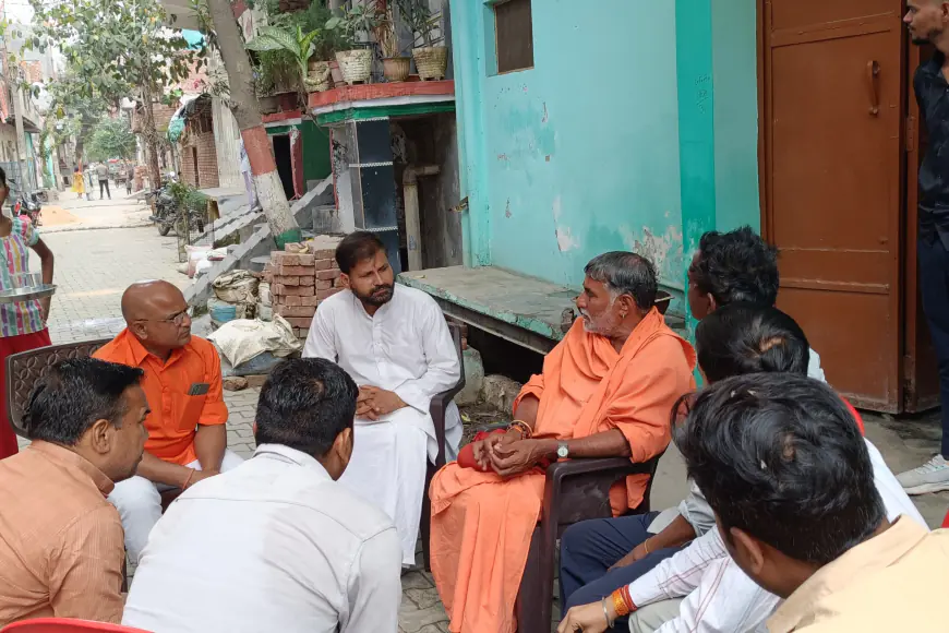 Ghaziabad News : स्वामी यशवीर महाराज मारे गए दलित व्यक्ति के घर पहुंचे, परिजनों को दी सान्त्वना