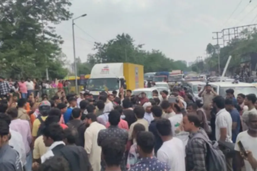 Ghaziabad News : 16 वीं मंजिल से गिरकर युवती की मौत का मामला: परिजनों ने अंतिम संस्कार से किया इनकार, सड़क पर लगाया जाम