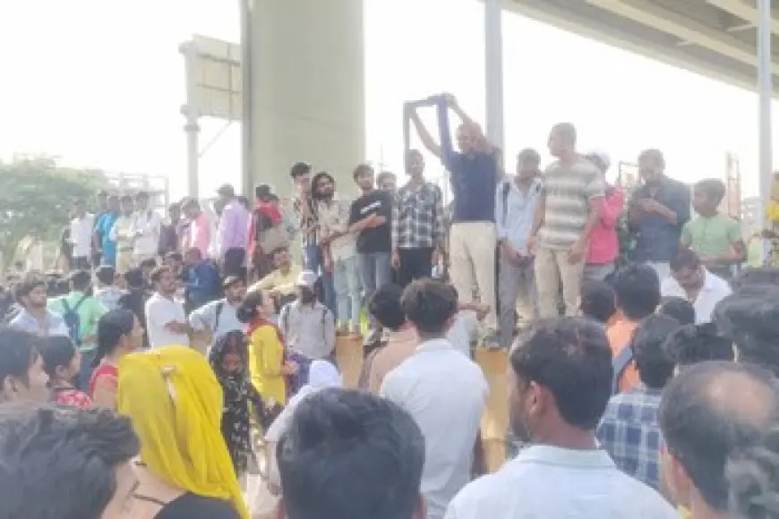 Noida News : विभिन्न मांगों को लेकर  श्रमिकों का धरना प्रदर्शन तीसरे दिन भी रहा जारी