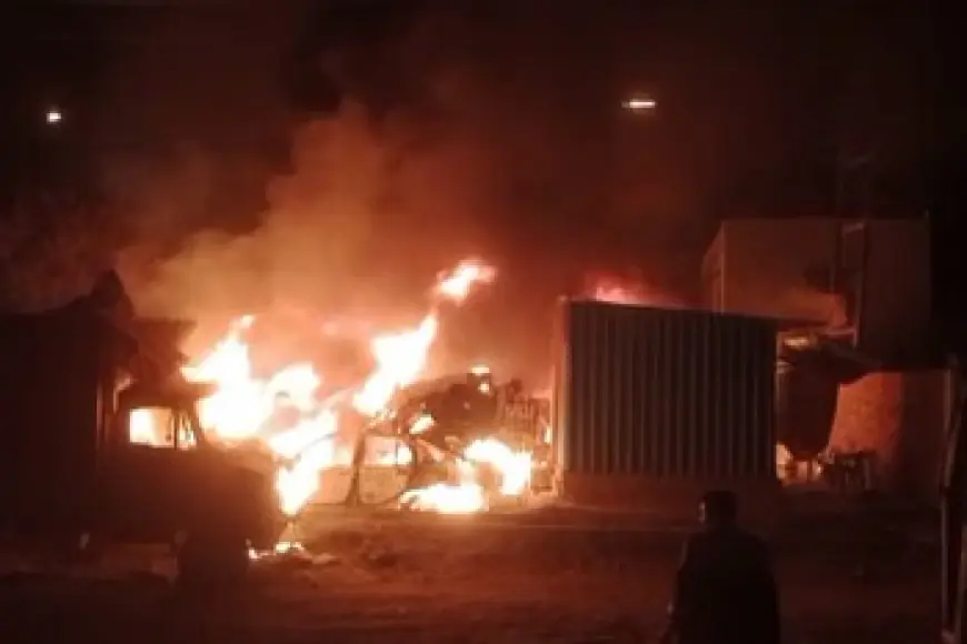 Ghaziabad News : थाना लोनी मे जप्त और सामुदायिक स्वास्थ्य केंद्र में खड़े 35 वाहनों में लगी आग, जलकर हुई खाक