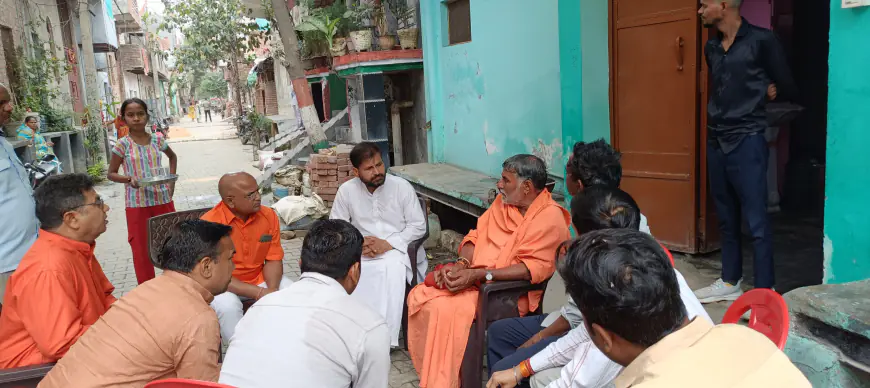 Ghaziabad News : स्वामी यशवीर महाराज मारे गए दलित व्यक्ति के घर पहुंचे, परिजनों को दी सान्त्वना