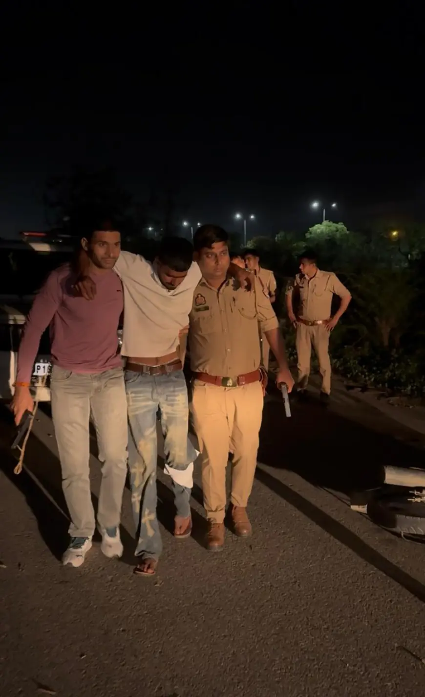 Greater Noida News : किसान को गोली मारने वाला पुलिस मुठभेड़ में गिरफ्तार, पैर में लगी गोली