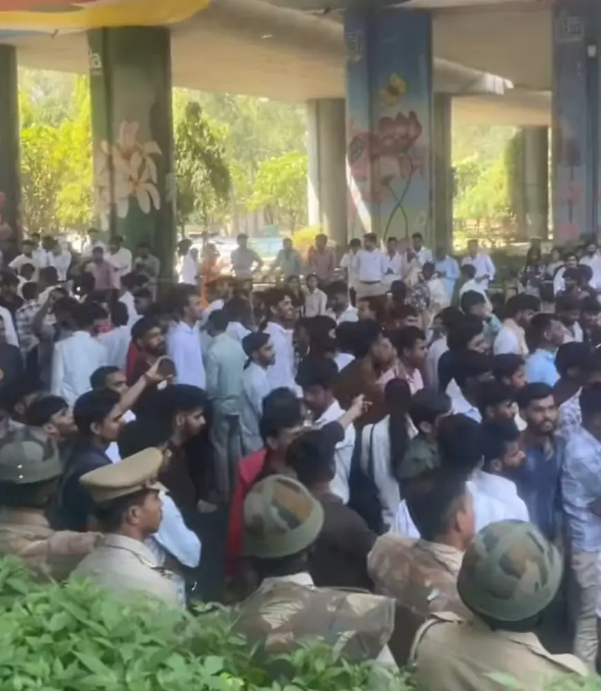 Noida News : सेलरी, बोनस और ओवरटाइम की मांग ही नहीं और कई कारण है श्रमिकों के उग्र आंदोलन के