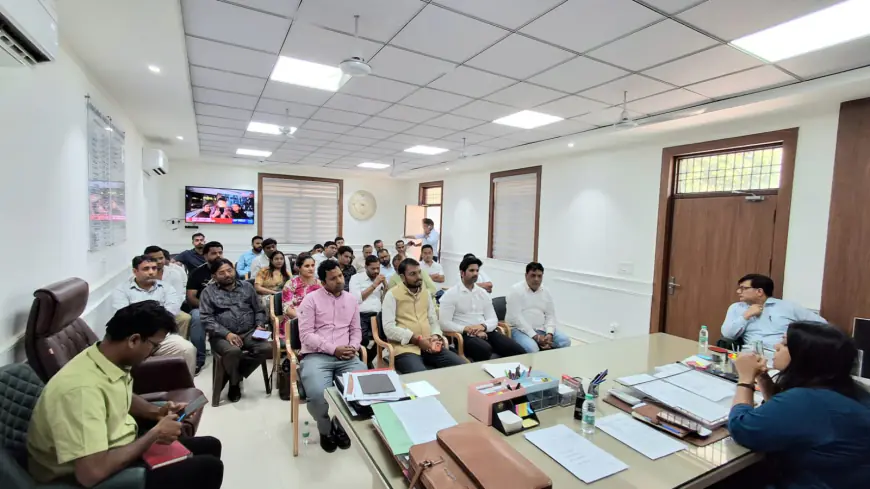 Noida News : आउटसोर्सिंग एजेंसी के क्रमिक करेंगे हिंसक प्रदर्शन तो संस्था होंगी ब्लैक लिस्ट:  डी एम