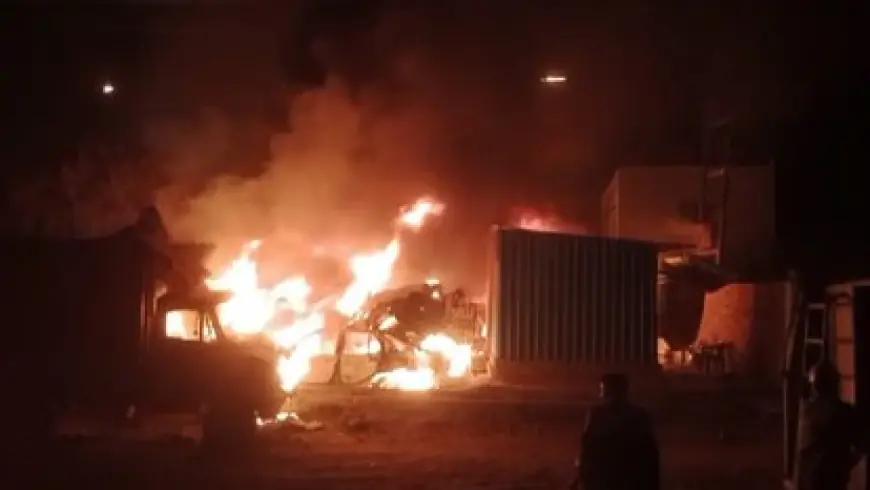 Ghaziabad News : थाना लोनी मे जप्त और सामुदायिक स्वास्थ्य केंद्र में खड़े 35 वाहनों में लगी आग, जलकर हुई खाक