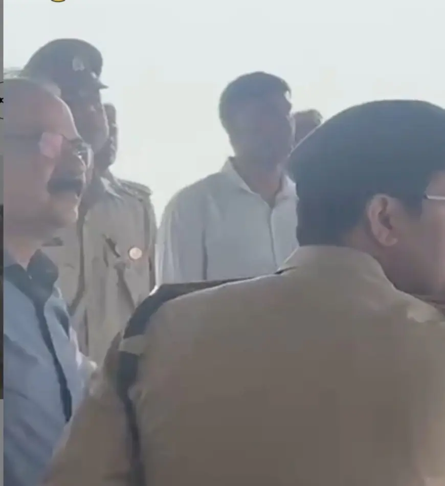 Noida News : डीजी फायर सुजीत पांडे ने 300 मीटर ऊंचाई तक जाकर आग बुझाने वाले फायर टेंडर का देखा डेमो