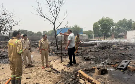 Greater Noida News : खेरली गांव के पास नहर किनारे बनी झुग्गियों में लगी भयंकर आग