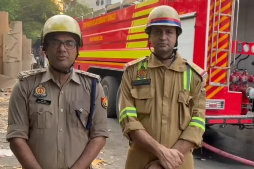 Noida News : हार्डवेयर बनाने वाली फैक्ट्री में लगी भीषण आग