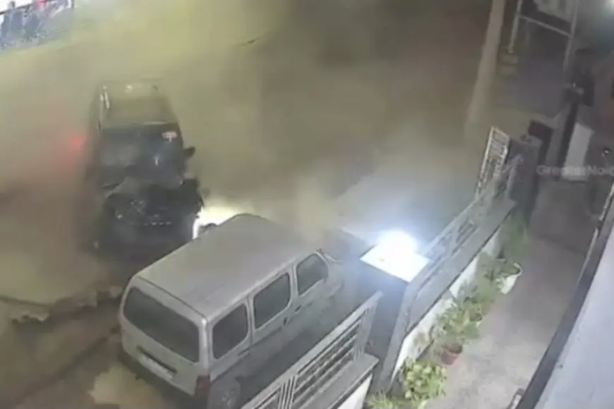 Greater Noida News : तेज रफ्तार  स्कॉर्पियो बिजली के पोल से टकराकर पलटी, एक की मौत