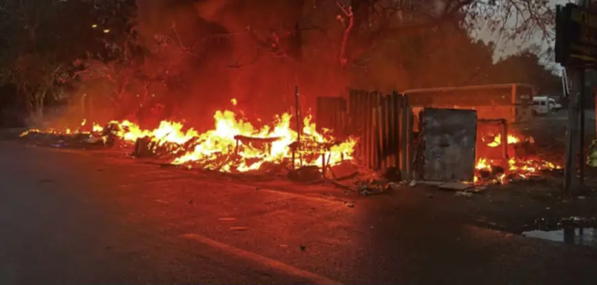 Ghaziabad News : झुग्गियों में लगी भयंकर आग, पांच जलकर हुई खाक