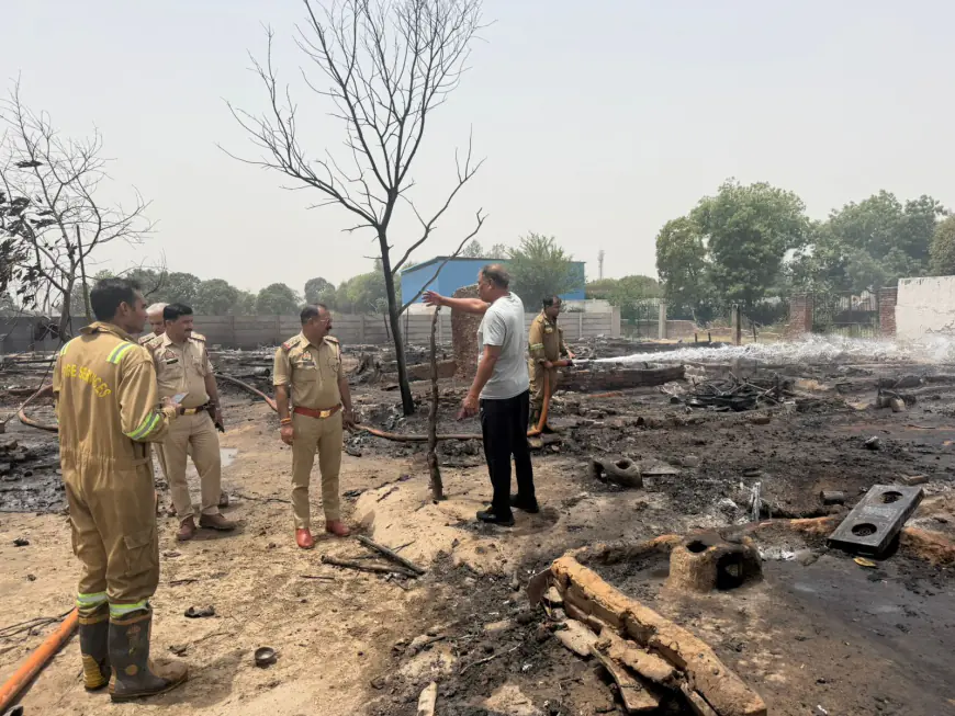 Greater Noida News : खेरली गांव के पास नहर किनारे बनी झुग्गियों में लगी भयंकर आग