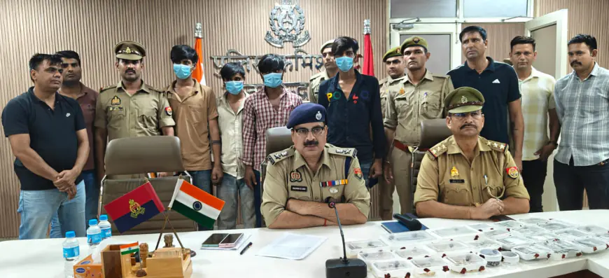 Greater Noida News : बंद पड़े घरों में रेकी कर चोरी करने वाले चार बदमाश गिरफ्तार, 50 लाख रुपए कीमत के जेवरात और नगदी बरामद