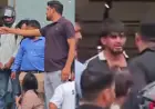 Noida News : प्रेमी के साथ शोरूम में शॉपिंग कर रही थी पत्नी, अचानक पहुंच गया पति, जमकर हुई मारपीट