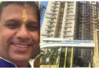 Greater Noida News : अनियंत्रित बाइक से गिरकर एक व्यक्ति की मौत, लोगों का आरोप सोसाइटी के फ्लैट का छज्जे का प्लास्टर गिरने से हुई घटना