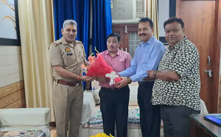 Noida News : डॉक्टर नरेंद्र शर्मा के जन्मदिन पर बधाइयों का तांता