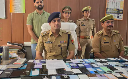 Noida News : विभिन्न जगहों से लापता 121 मोबाइल फोन बरामद कर पुलिस ने उनके मालिकों को सौंपा