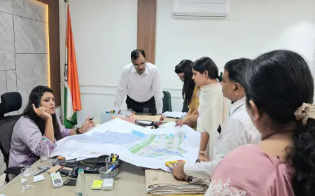 Noida News : लाभार्थी बनकर डीएम ने की बात, दलाल को रंगे हाथों पकड़ा