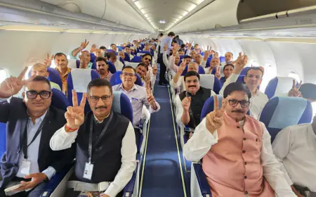 Noida News : नोएडा इंटरनेशनल एयरपोर्ट के लिए जमीन देने वाले किसानों को यूपी के सीएम ने दी सौगात, पहली फ्लाइट में लखनऊ की यात्रा