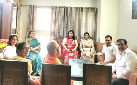 Noida News : बढ़ती महंगाई को लेकर सपाईयों ने की चाय पर चर्चा