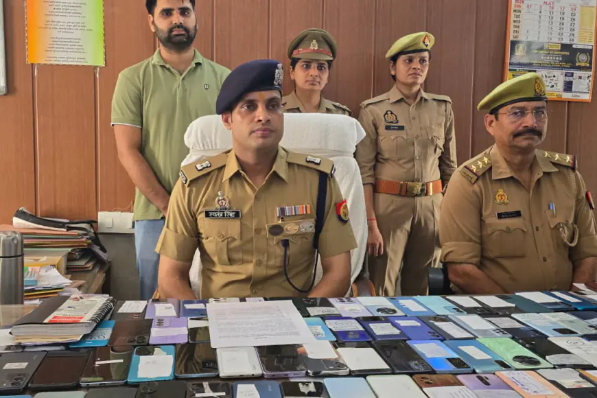 Noida News : विभिन्न जगहों से लापता 121 मोबाइल फोन बरामद कर पुलिस ने उनके मालिकों को सौंपा