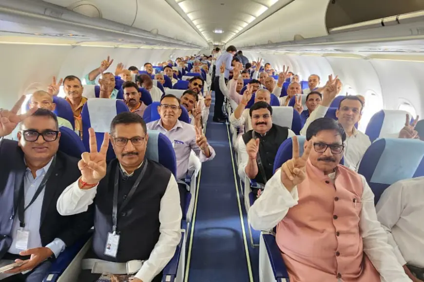 Noida News : नोएडा इंटरनेशनल एयरपोर्ट के लिए जमीन देने वाले किसानों को यूपी के सीएम ने दी सौगात, पहली फ्लाइट में लखनऊ की यात्रा