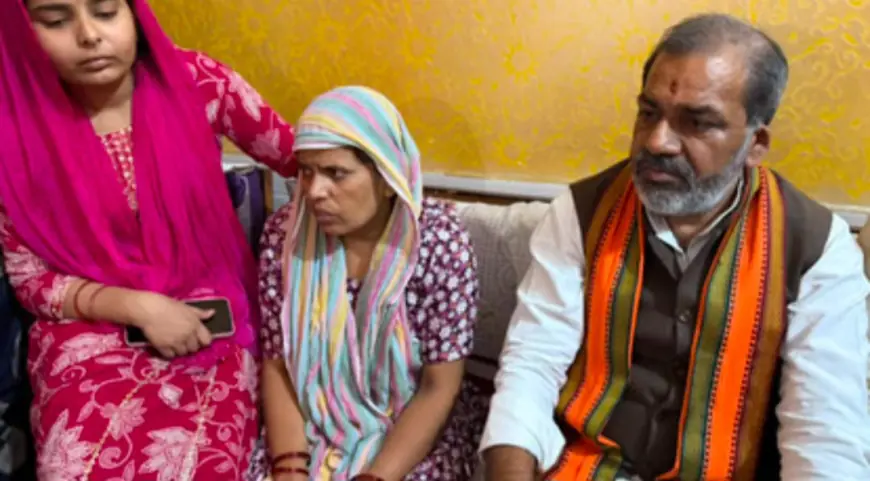 Ghaziabad News : भाजपा नेता पंडित सुनील भराला ने की सूर्या की मां से मुलाकात