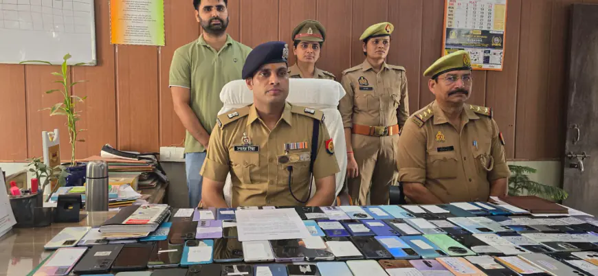 Noida News : विभिन्न जगहों से लापता 121 मोबाइल फोन बरामद कर पुलिस ने उनके मालिकों को सौंपा