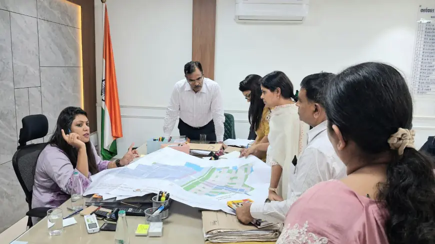 Noida News : लाभार्थी बनकर डीएम ने की बात, दलाल को रंगे हाथों पकड़ा
