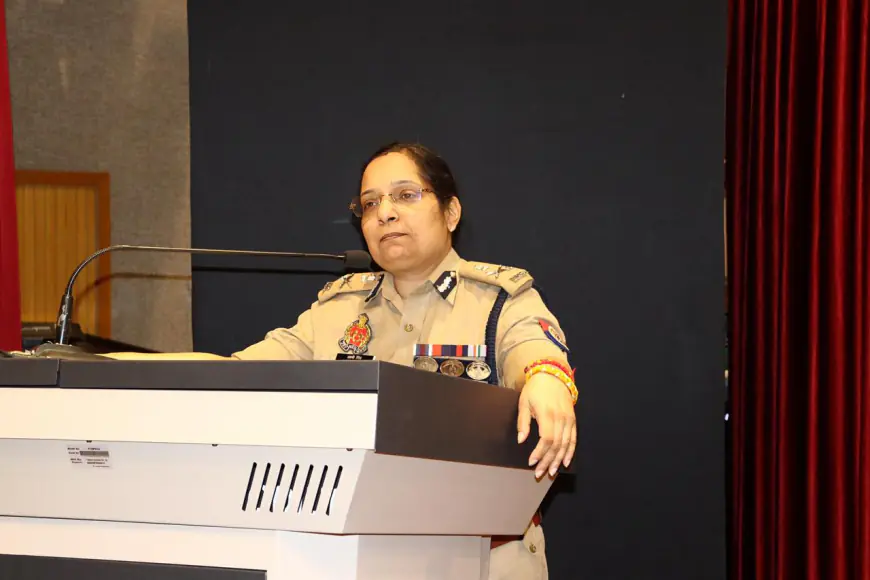 Noida News : पुलिस का दायित्व समाज के कमजोर और संवेदनशील वर्गों को भरोसा और सहयोग भी देना है: पुलिस आयुक्त
