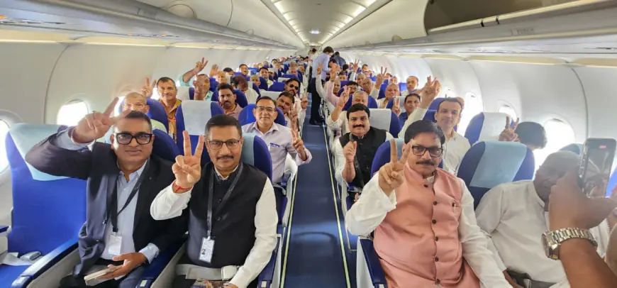Noida News : नोएडा इंटरनेशनल एयरपोर्ट के लिए जमीन देने वाले किसानों को यूपी के सीएम ने दी सौगात, पहली फ्लाइट में लखनऊ की यात्रा