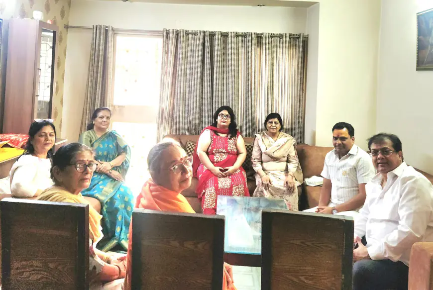 Noida News : बढ़ती महंगाई को लेकर सपाईयों ने की चाय पर चर्चा