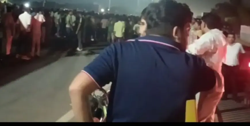 Noida News : ट्रक ने मारी मोटरसाइकिल में टक्कर ,एक व्यक्ति की मौत, आक्रोशित परिजनों ने लगाया जाम