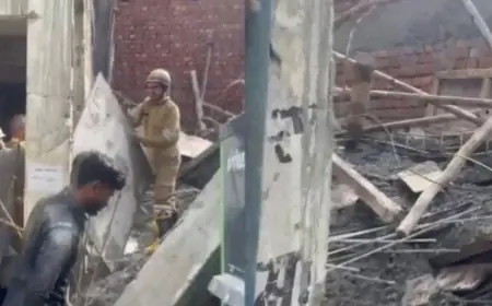 Noida News : निर्माणाधीन मार्केट का लेंटर गिरा, महिला समेत तीन घायल