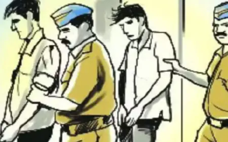 Noida News : तस्करी की शराब ऑनलाइन सप्लाई करने वाले दो गिरफ्तार
