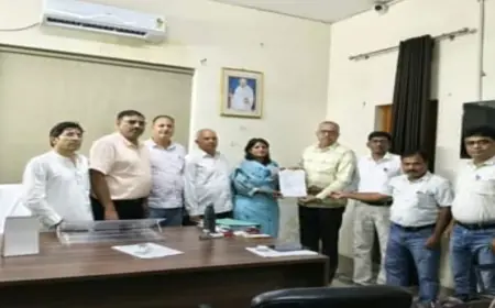 Noida News : माध्यमिक शिक्षक संघ ने 21 सूत्रीय मांगों को लेकर ज्ञापन सौंपा