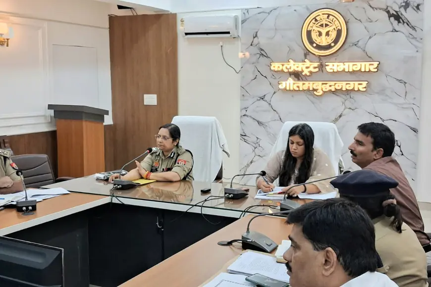 Noida News : नोएडा में कांवड़ यात्रा की तैयारियों को लेकर पुलिस आयुक्त व डीएम ने की समीक्षा