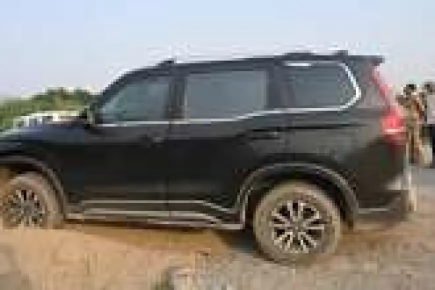 Greater Noida News : गोली लगने से लहुलुहान अवस्था में स्कॉर्पियो कार में मिला प्रॉपर्टी डीलर का शव, हत्या की आशंका