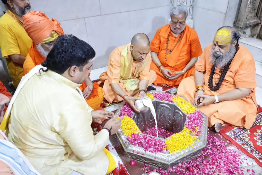 Ghaziabad News : दूधेश्वरनाथ महादेव मठ मंदिर में सीएम ने किया जलाभिषेक