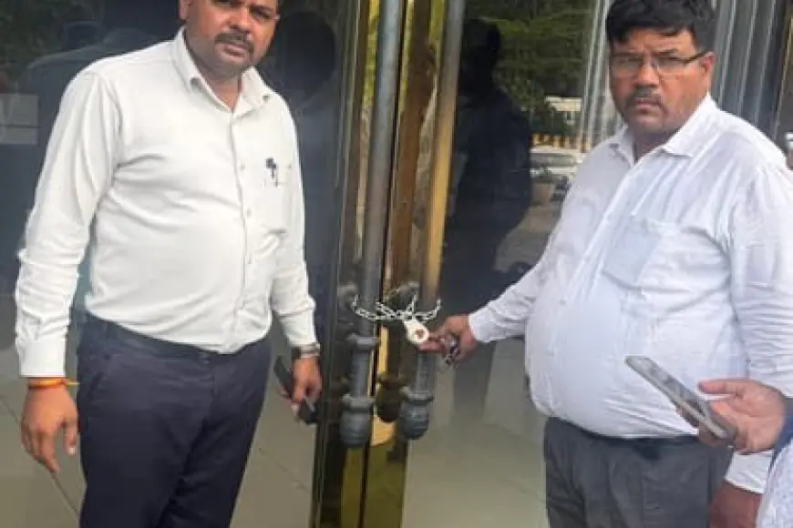 Greater Noida News :  आरसी का पैसा जमा नहीं कराने पर चार बिल्डरों के कार्यालय सील