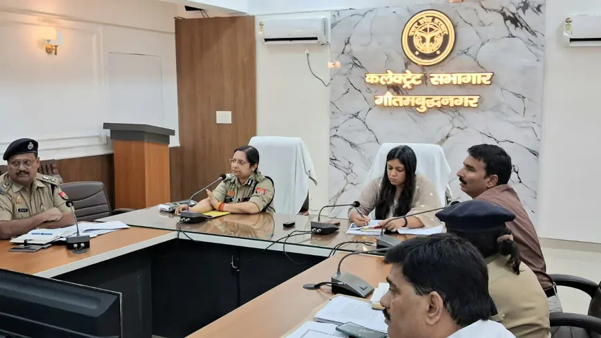 Noida News : नोएडा में कांवड़ यात्रा की तैयारियों को लेकर पुलिस आयुक्त व डीएम ने की समीक्षा