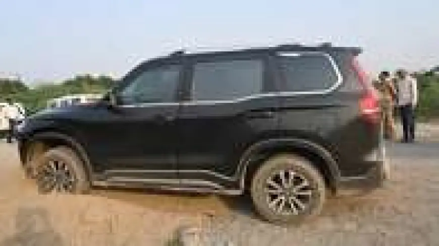 Greater Noida News : गोली लगने से लहुलुहान अवस्था में स्कॉर्पियो कार में मिला प्रॉपर्टी डीलर का शव, हत्या की आशंका